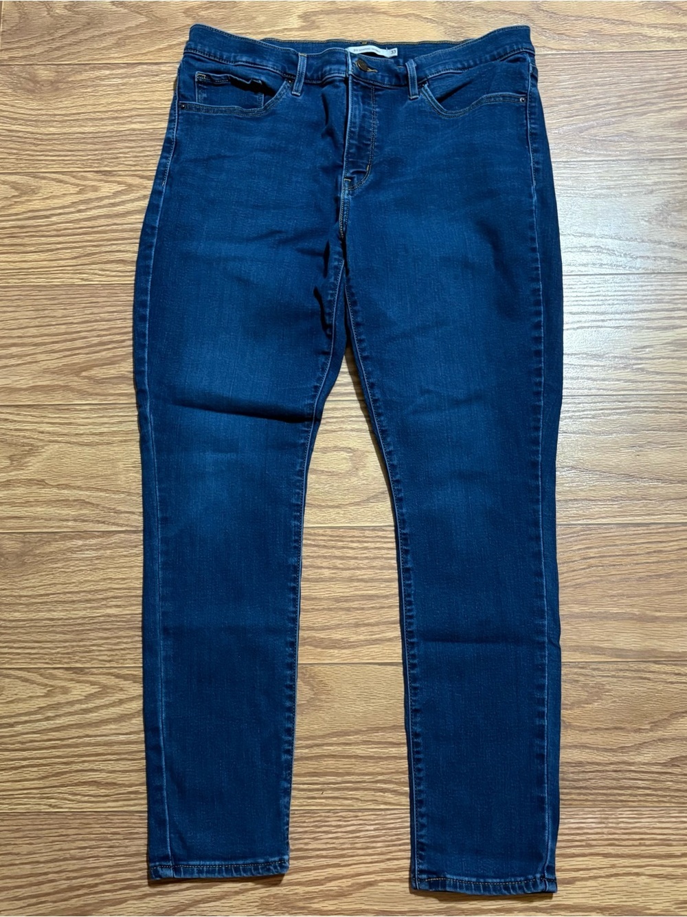 Levi’s 311 Shaping Skinny Medium Wash Women’s Jeans Size 33